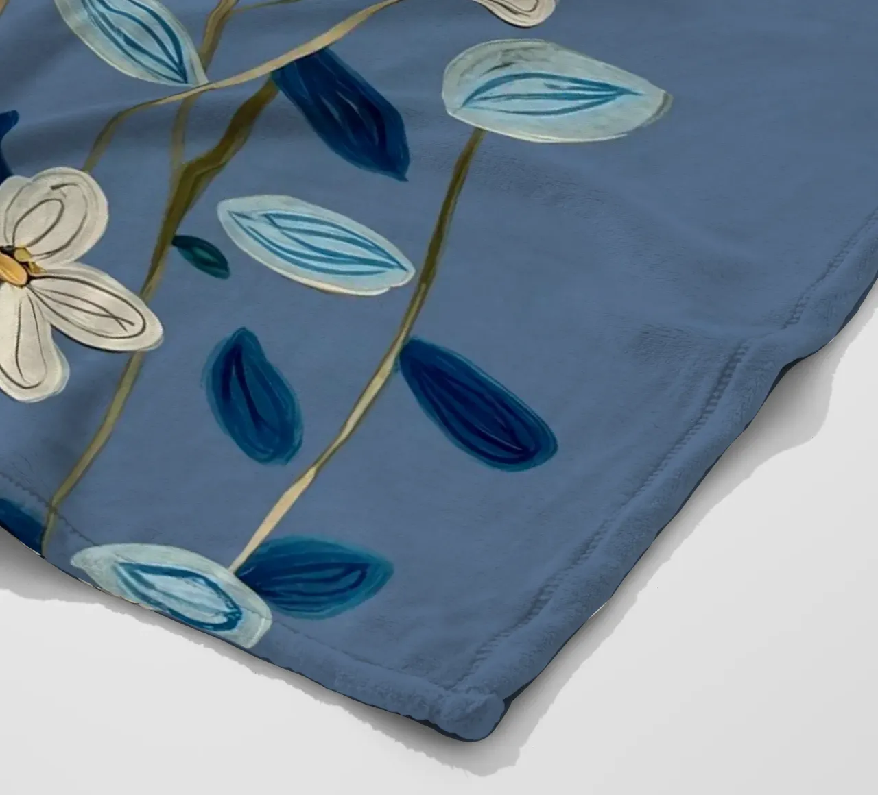 Jasmine Vines on Blue coperta in pile da Flow Line