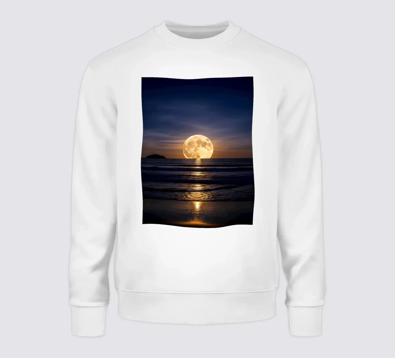 Vollmond über dem Ozean bei Nacht Sweatshirt von ShopByHaru