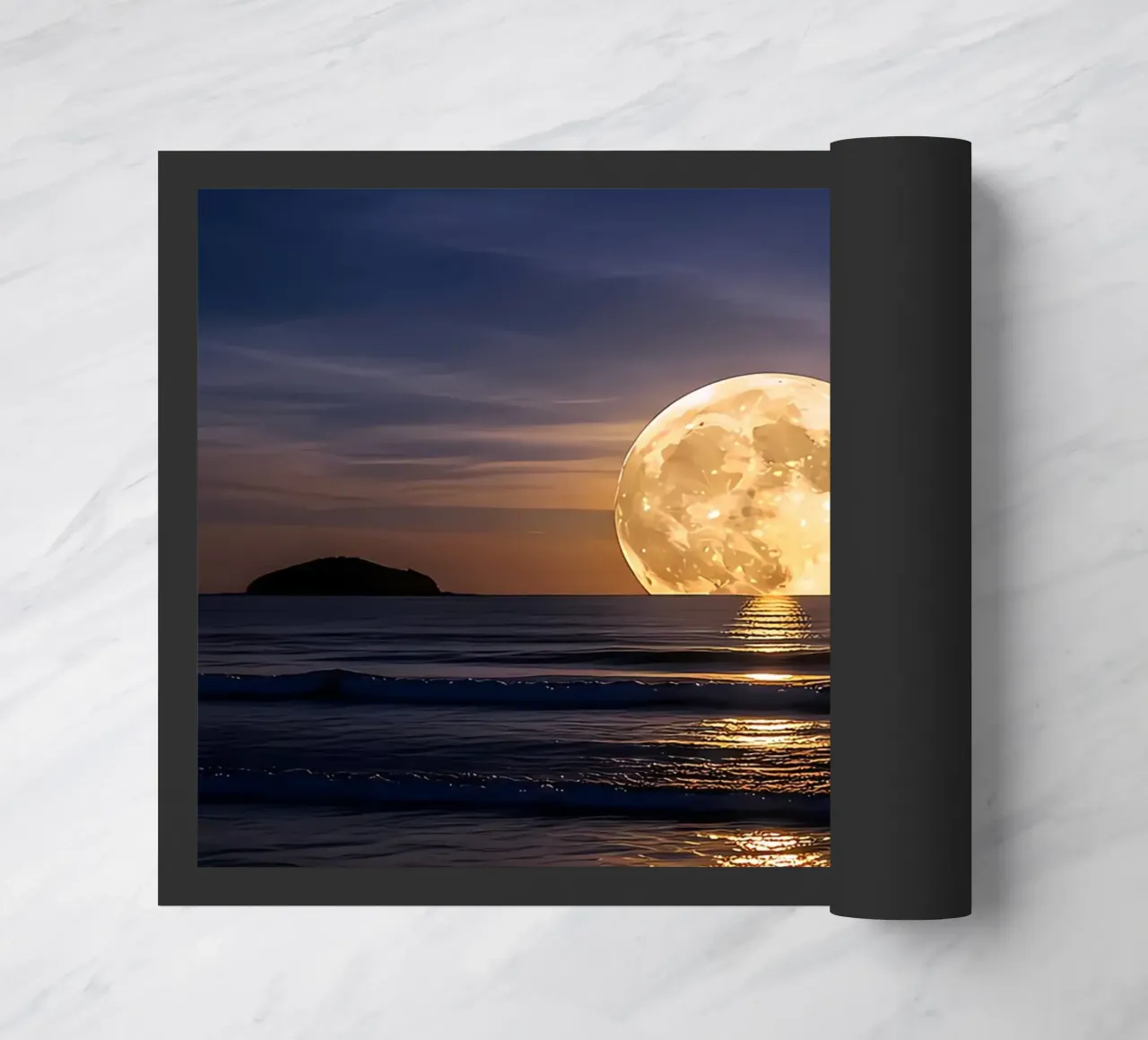 Luna piena sull'oceano di notte zerbino da ShopByHaru