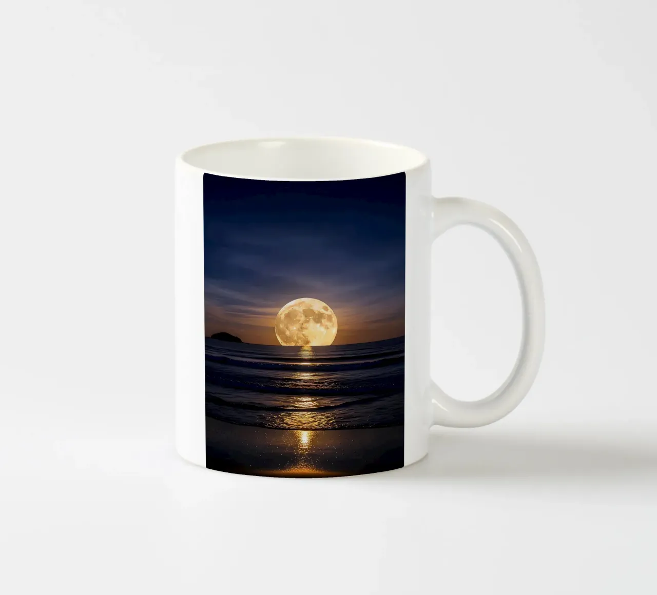 Luna piena sull'oceano di notte tazza in ceramica da ShopByHaru