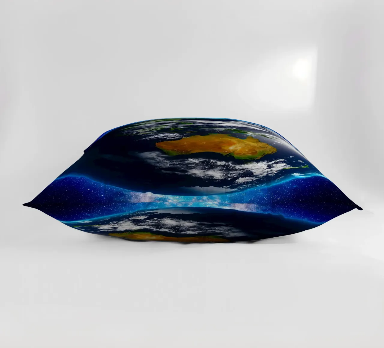 La Terre vue de l'espace_ Vue de l'Australie coussin de ShopByHaru