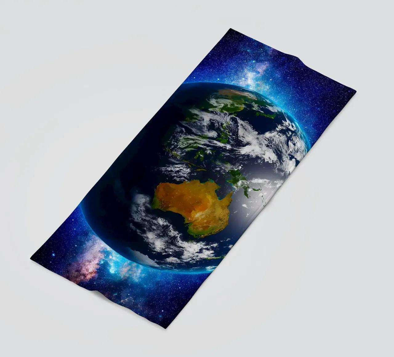 La Terre vue de l'espace_ Vue de l'Australie serviette de plage de ShopByHaru
