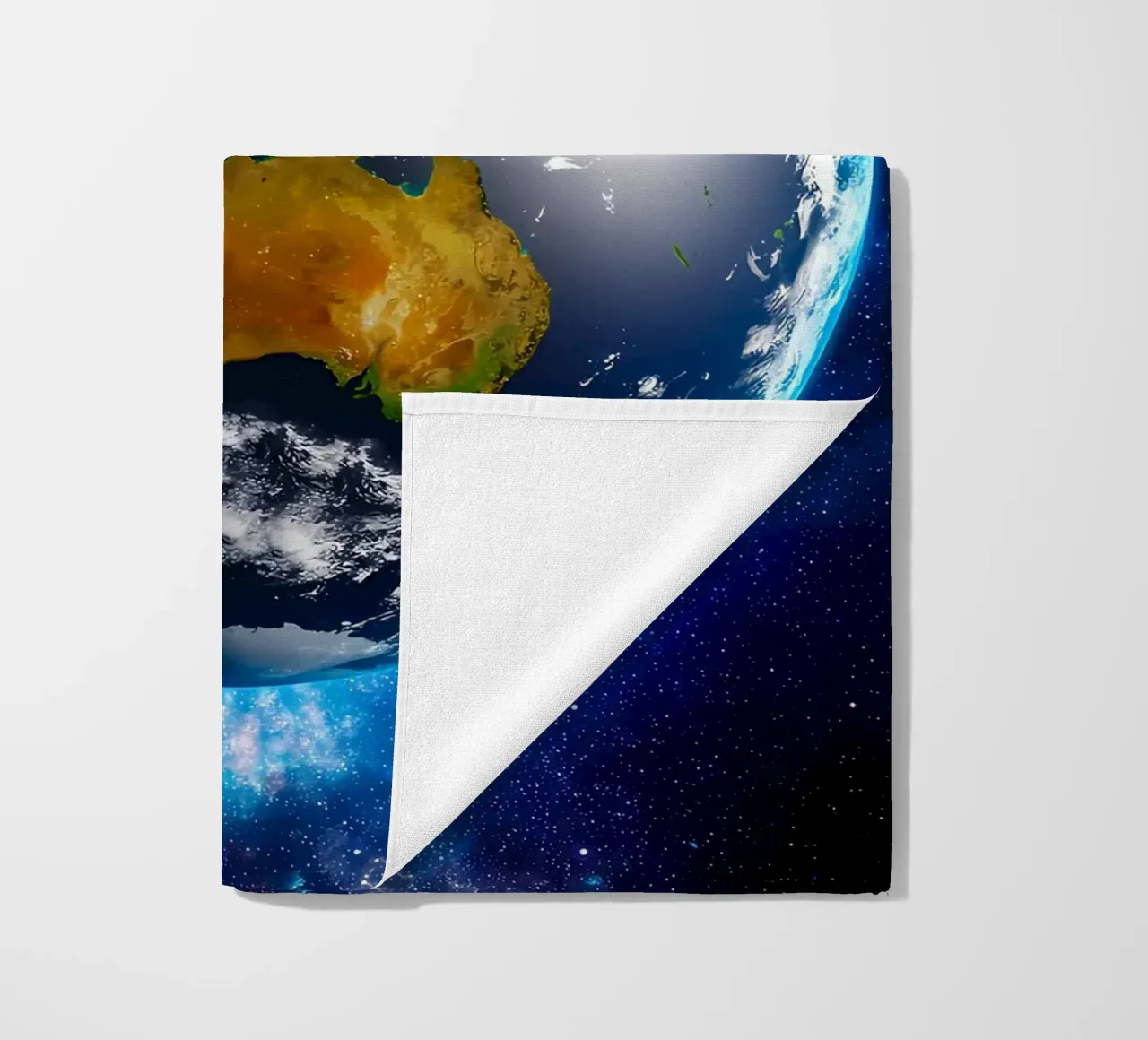 La Terre vue de l'espace_ Vue de l'Australie serviette de plage de ShopByHaru
