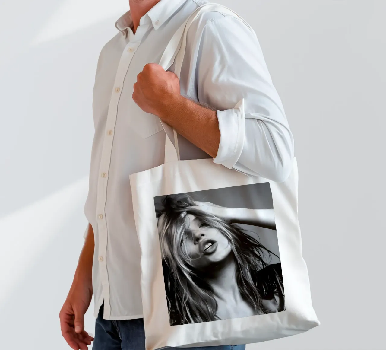 Kate Moss monocromatica borsa in juta da vintage singer