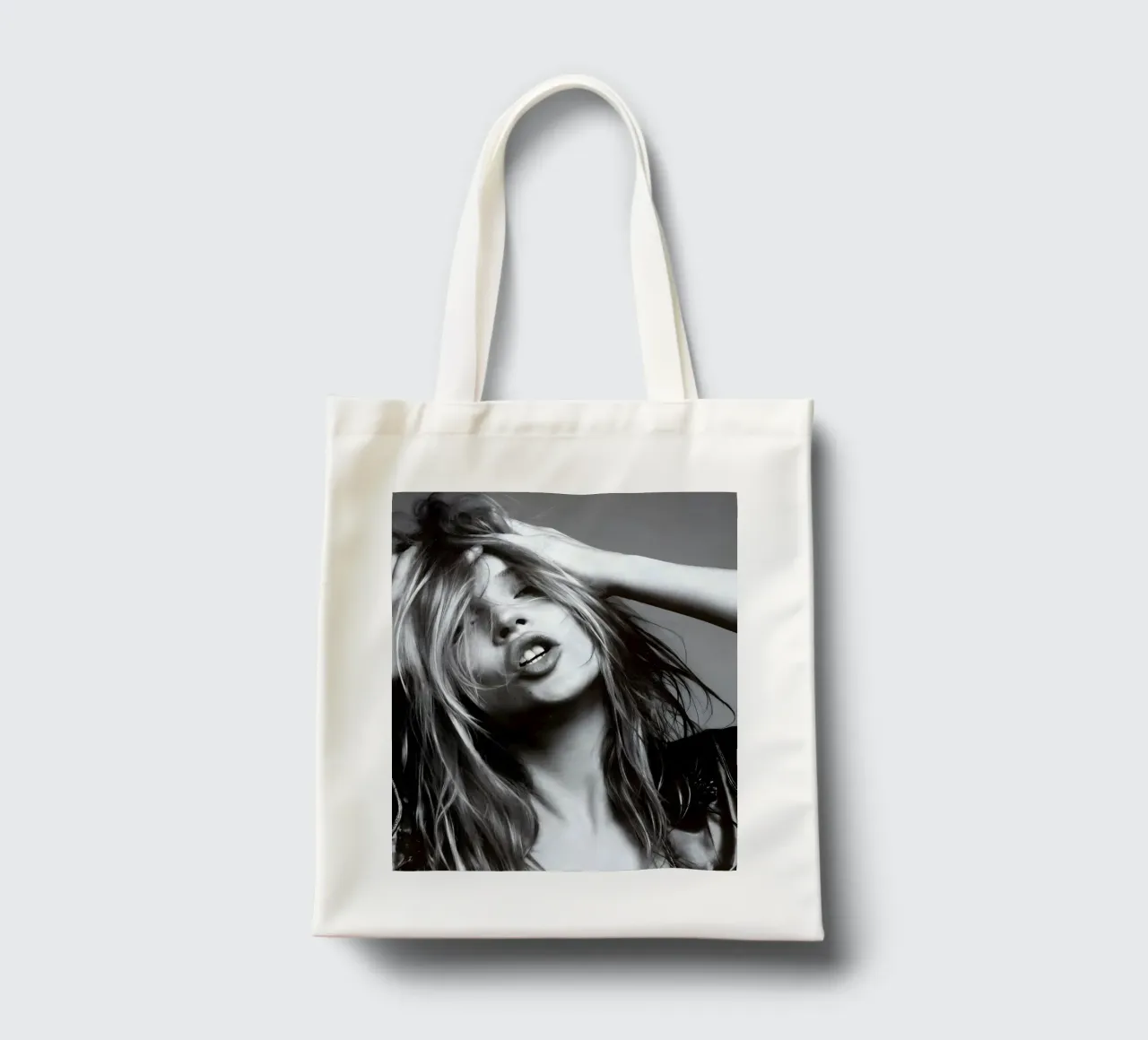 Kate Moss monocromatica borsa in juta da vintage singer