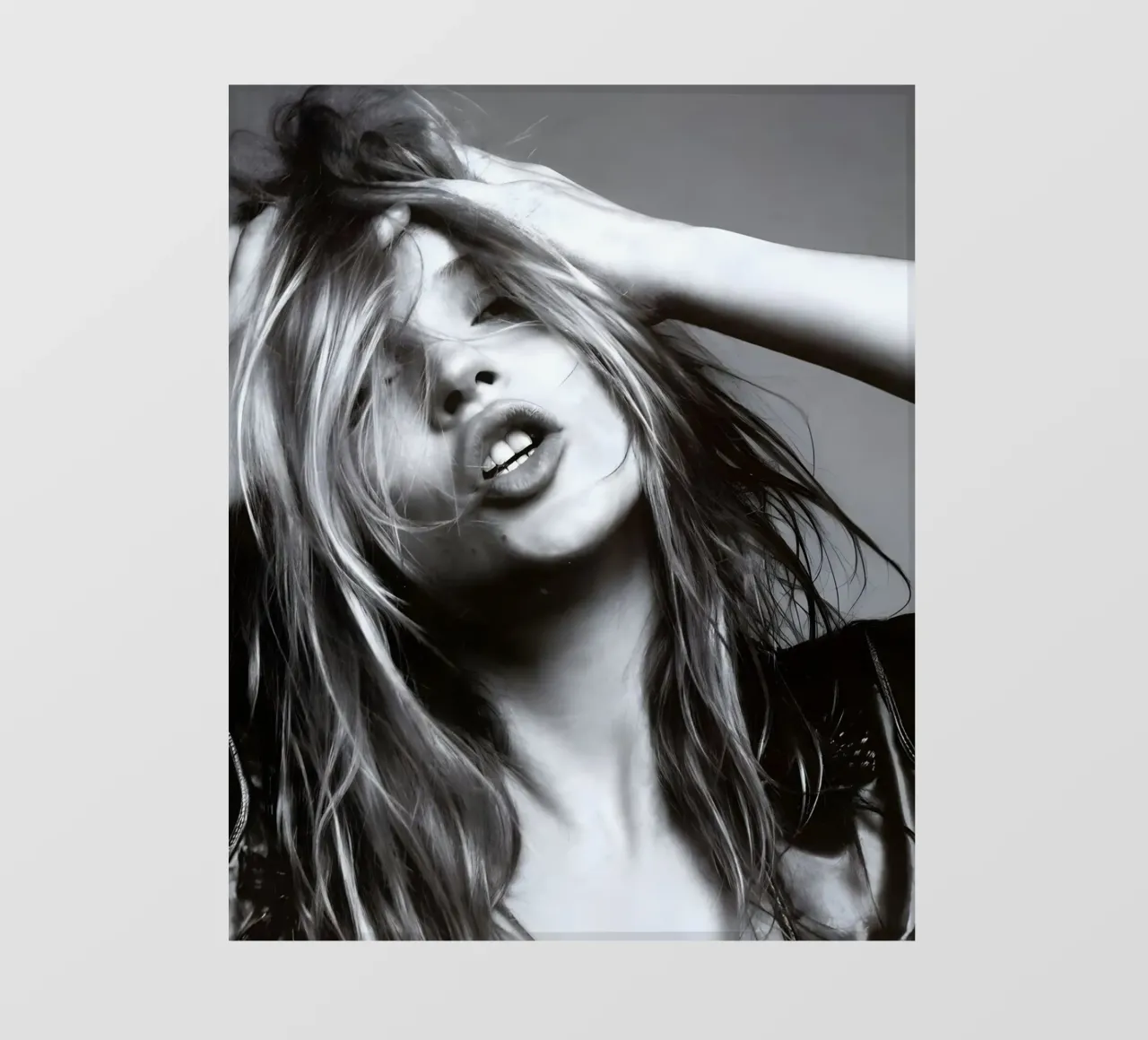 Kate Moss monocromatica pellicola backlit da vintage singer