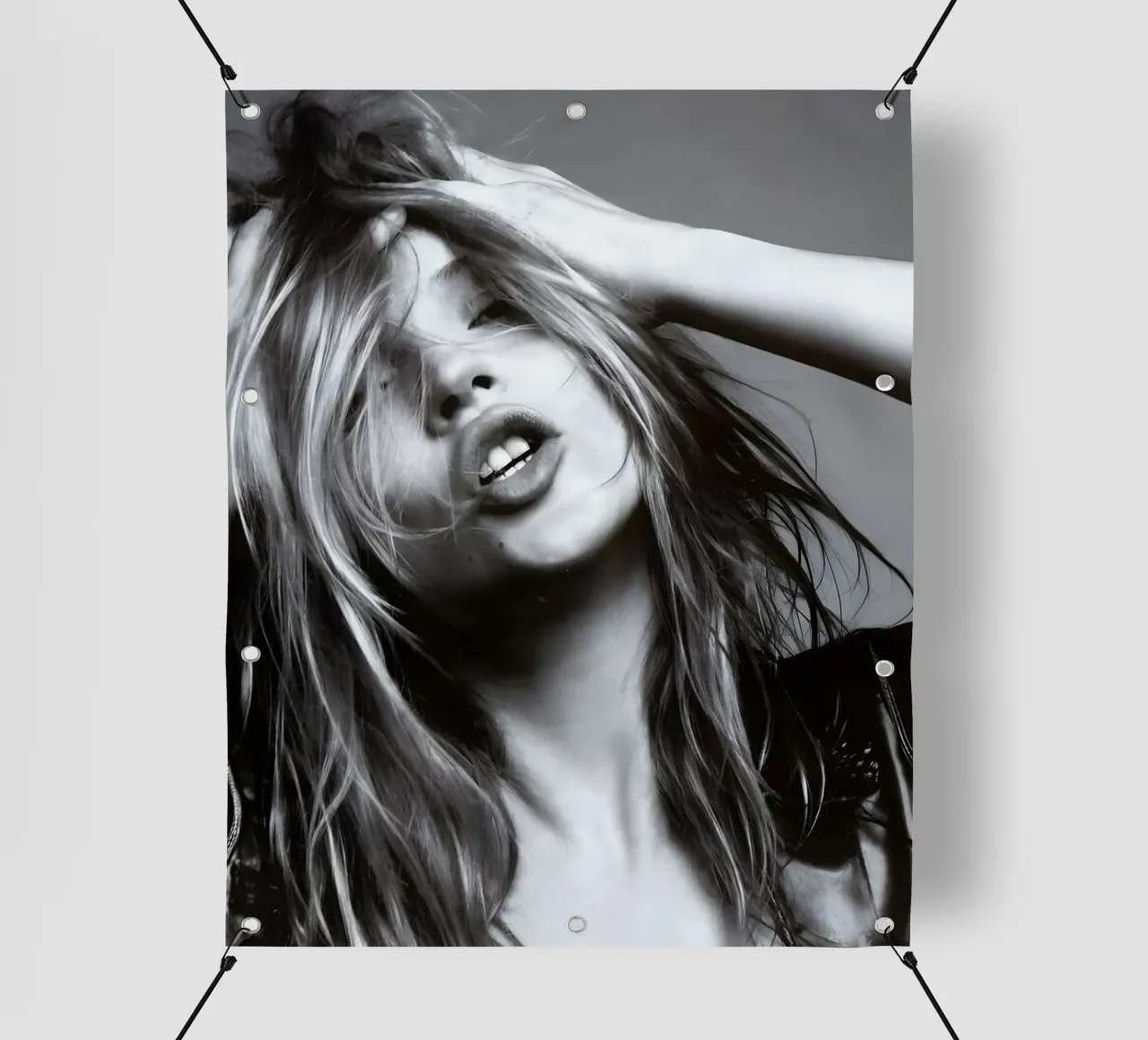 Kate Moss monocromatica telo in pvc da vintage singer