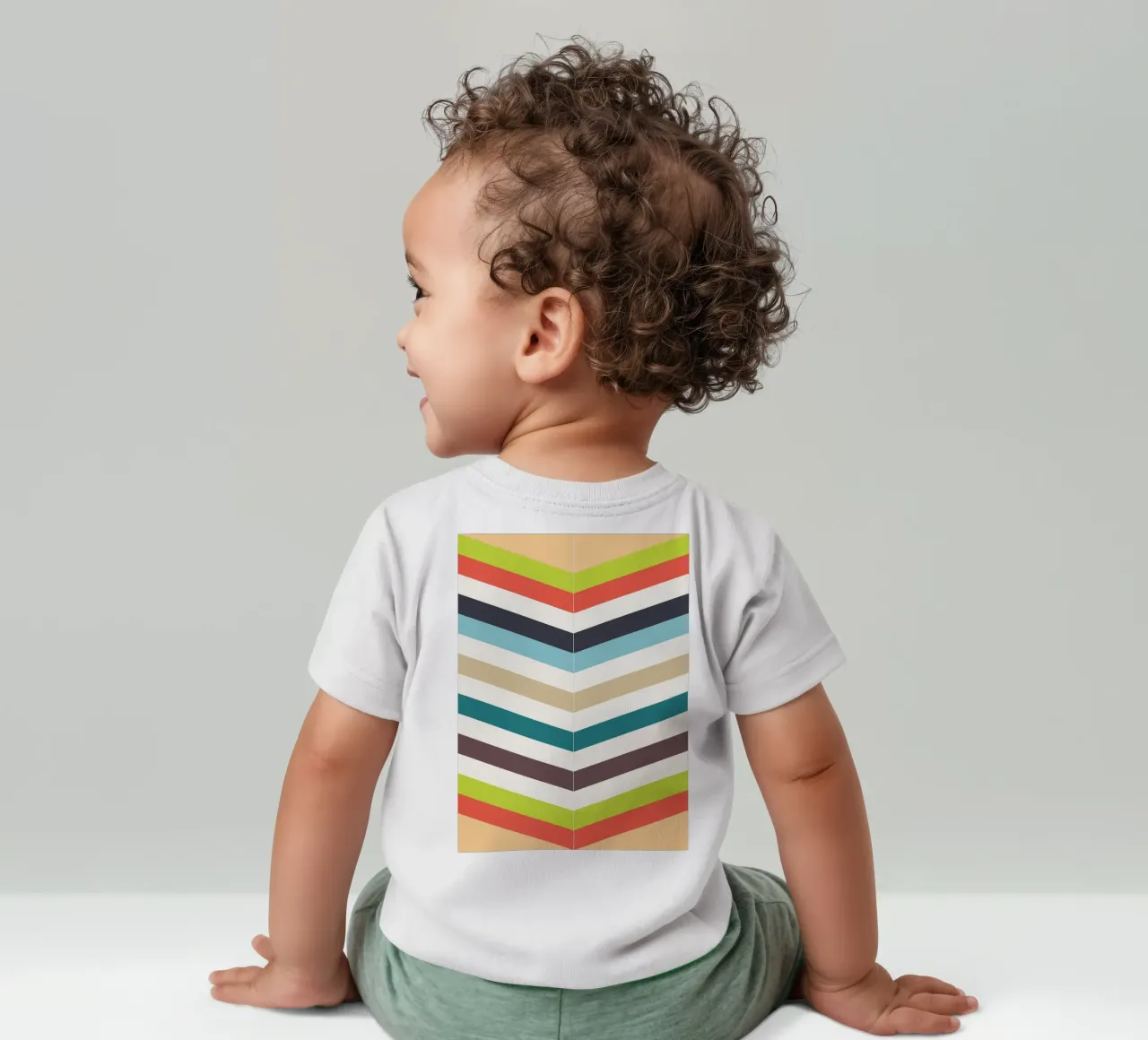linea colore vettoriale maglietta neonato da Plumpz