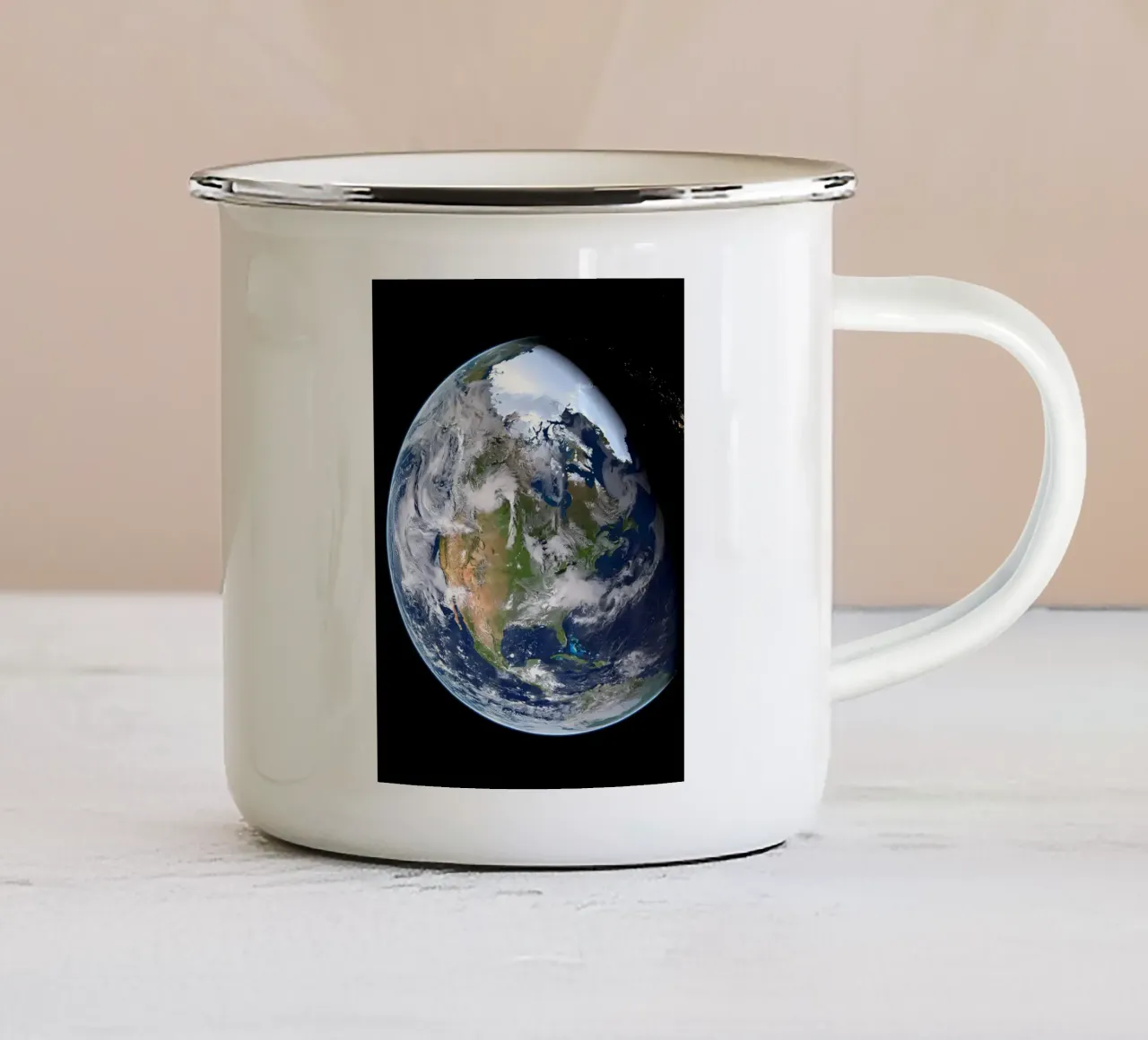 Vue de l'univers de la Terre mug en émail de ShopByHaru
