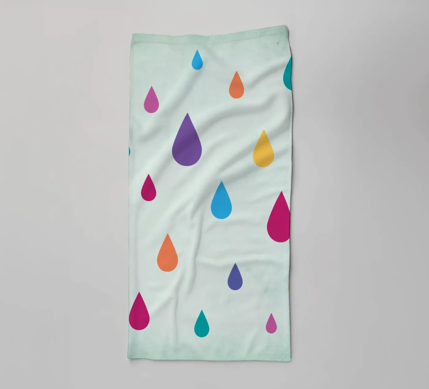 Regenboog regendruppels badhanddoek van Kim Hubball Studio