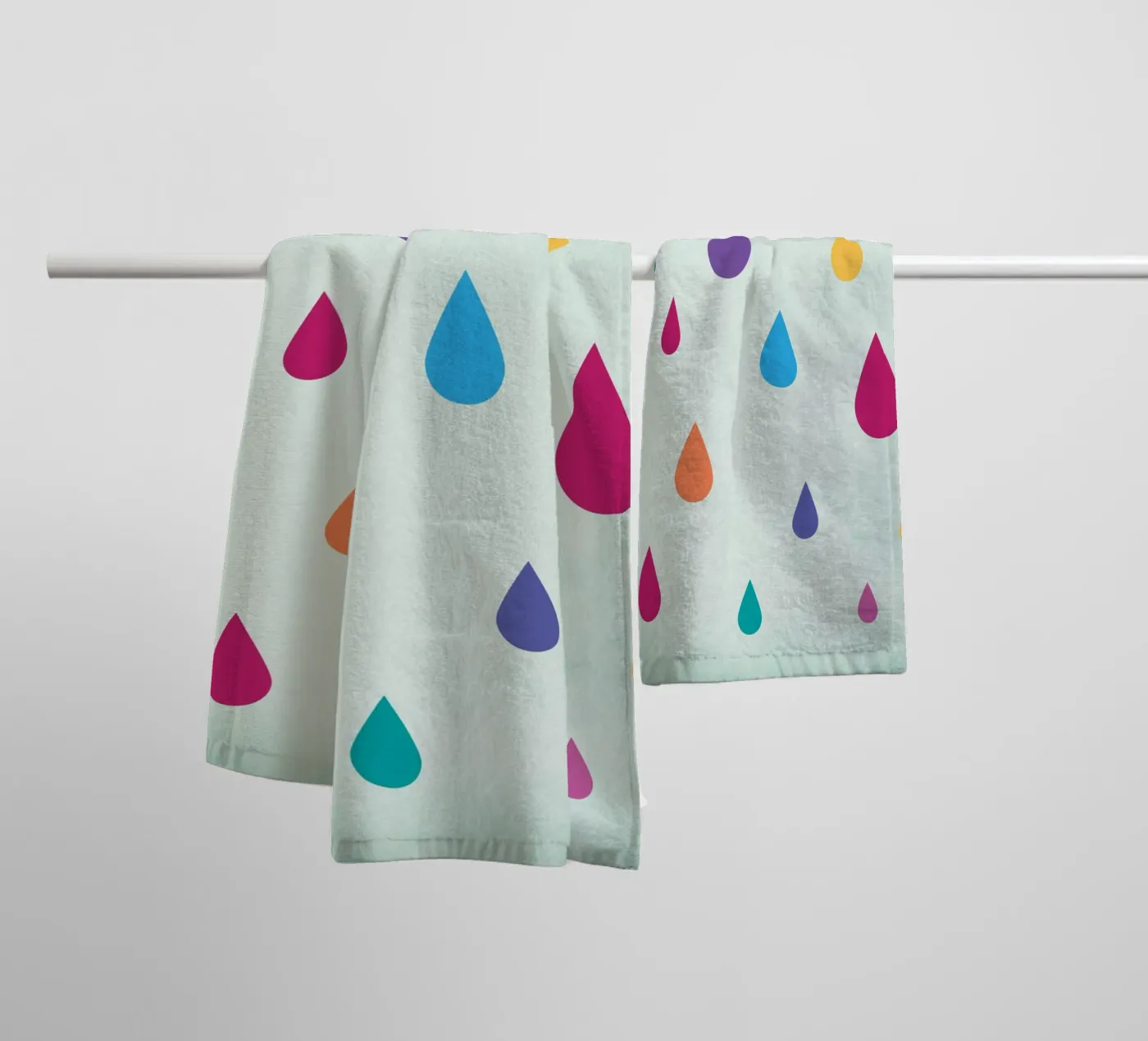 Regenboog regendruppels badhanddoek van Kim Hubball Studio