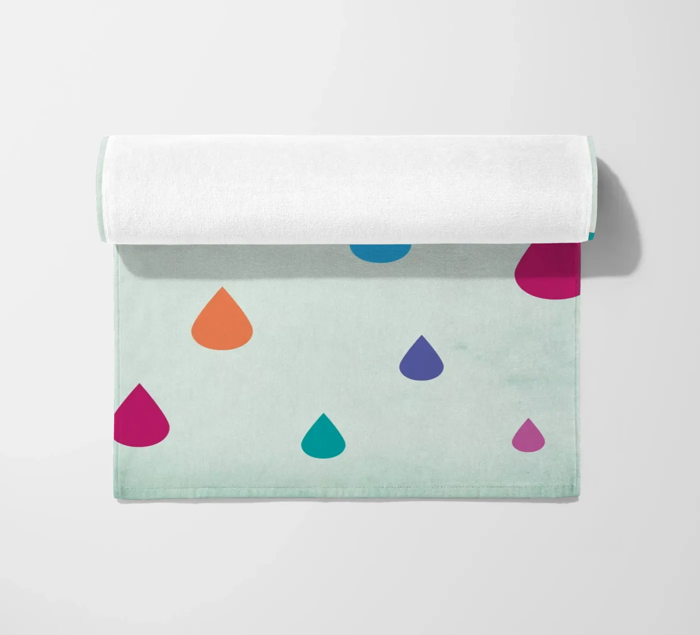 Gocce di pioggia arcobaleno telo mare da Kim Hubball Studio