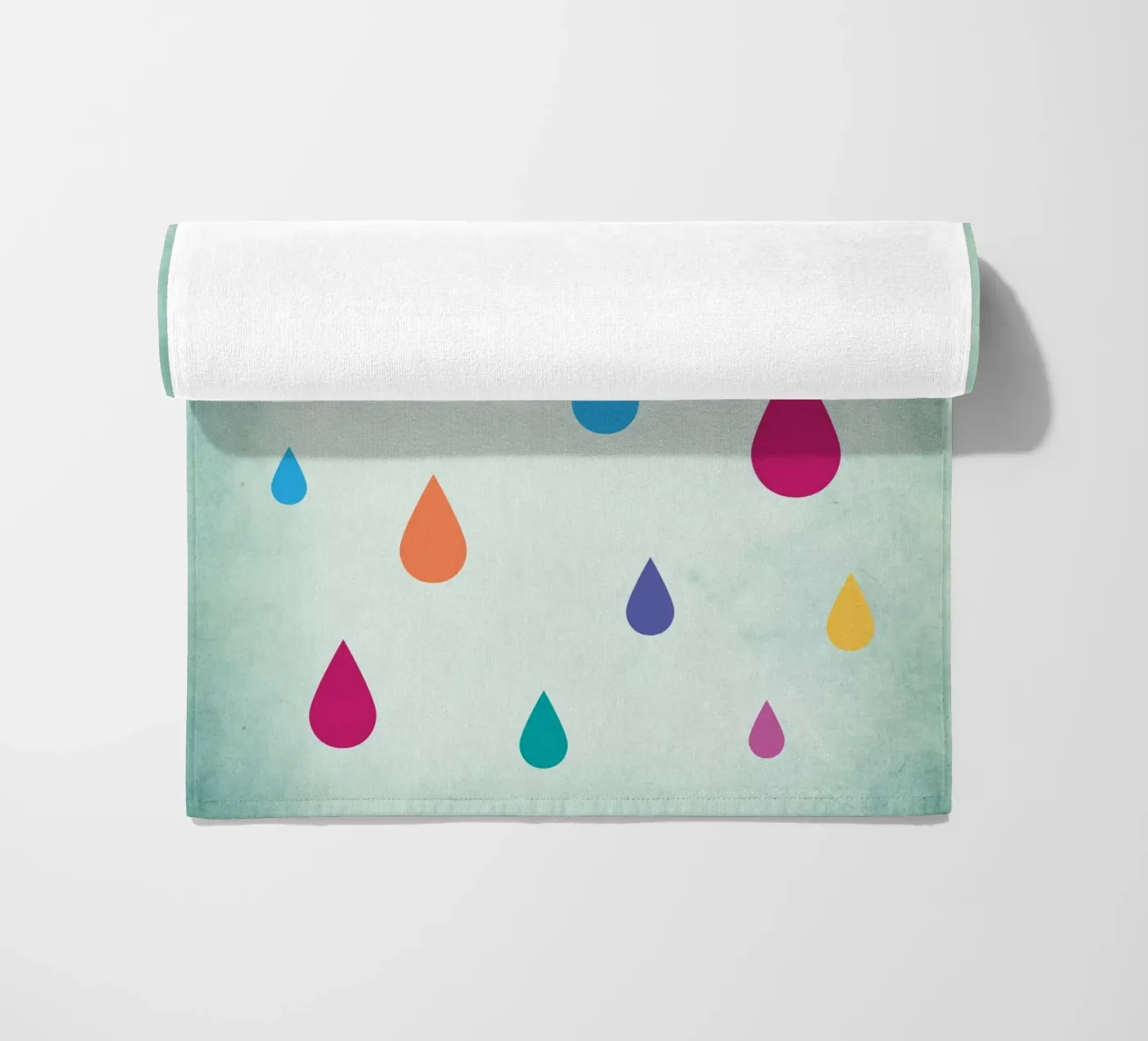 Gocce di pioggia arcobaleno telo mare da Kim Hubball Studio