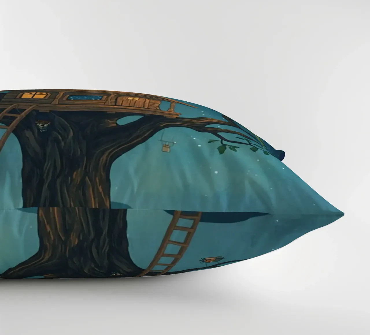 Casa sull'albero di legno di notte cuscino da DesignDoodle