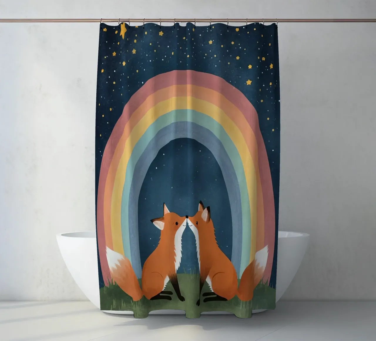 Niedliche liebende Füchse unter dem Regenbogen mit Sternen Duschvorhang von DesignDoodle