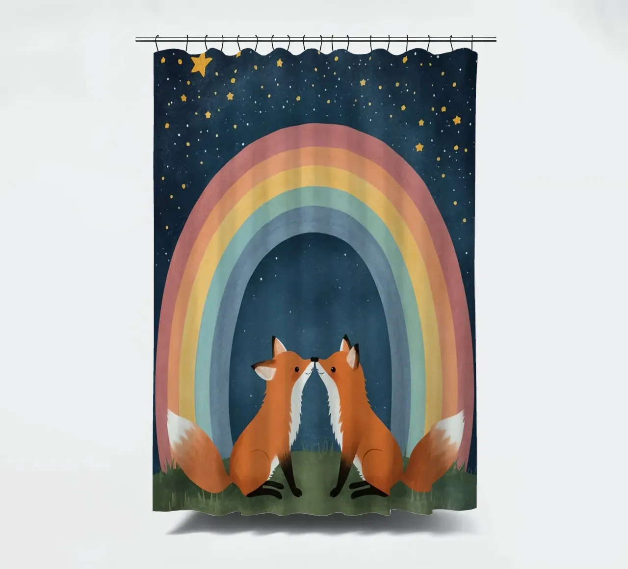 Niedliche liebende Füchse unter dem Regenbogen mit Sternen Duschvorhang von DesignDoodle
