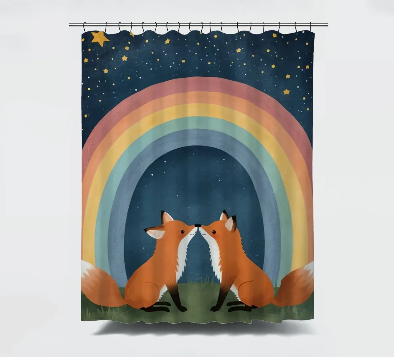 Niedliche liebende Füchse unter dem Regenbogen mit Sternen Duschvorhang von DesignDoodle