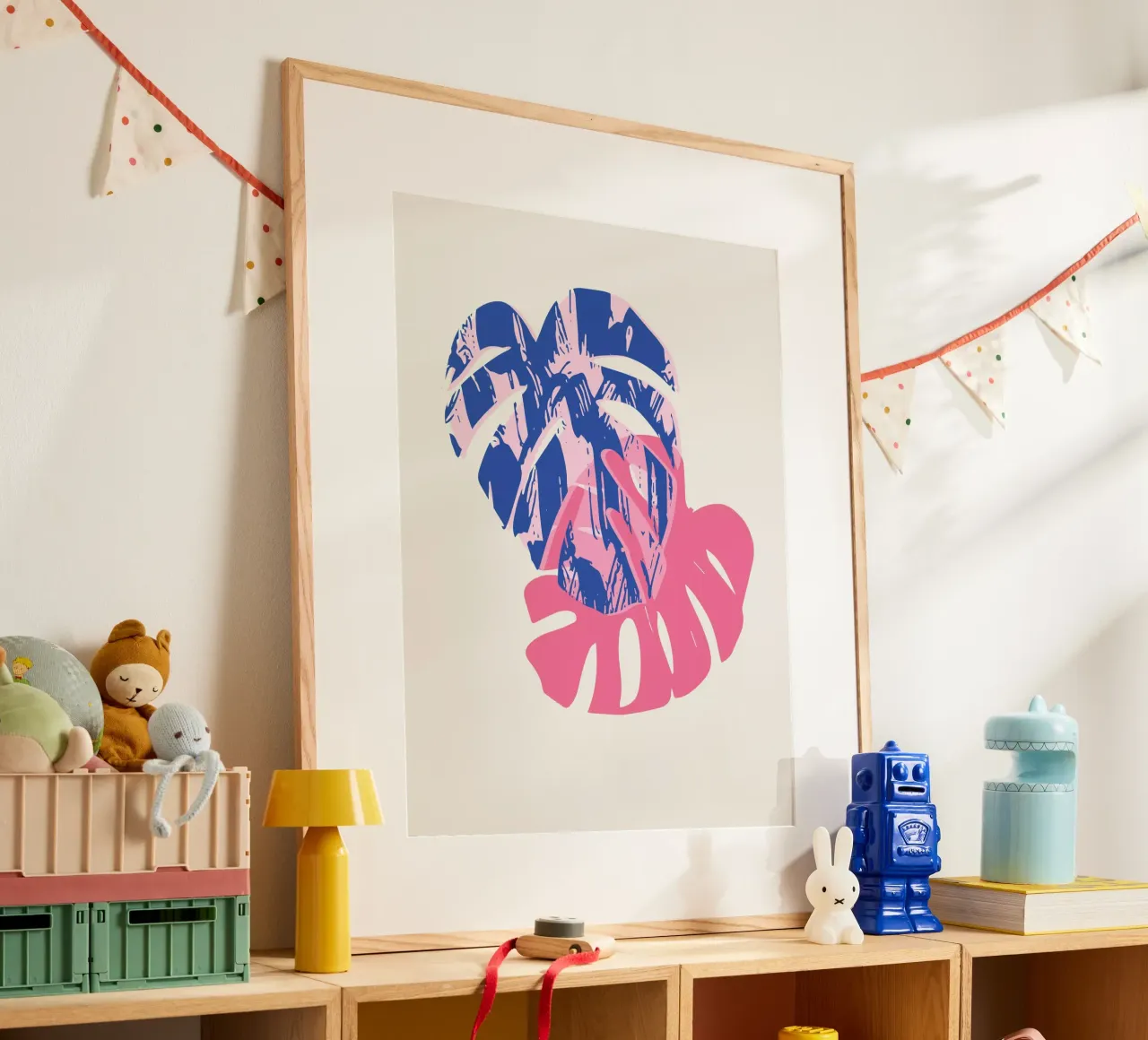 Foglia di Monstera poster con telaio in plastica da Kim Hubball Studio