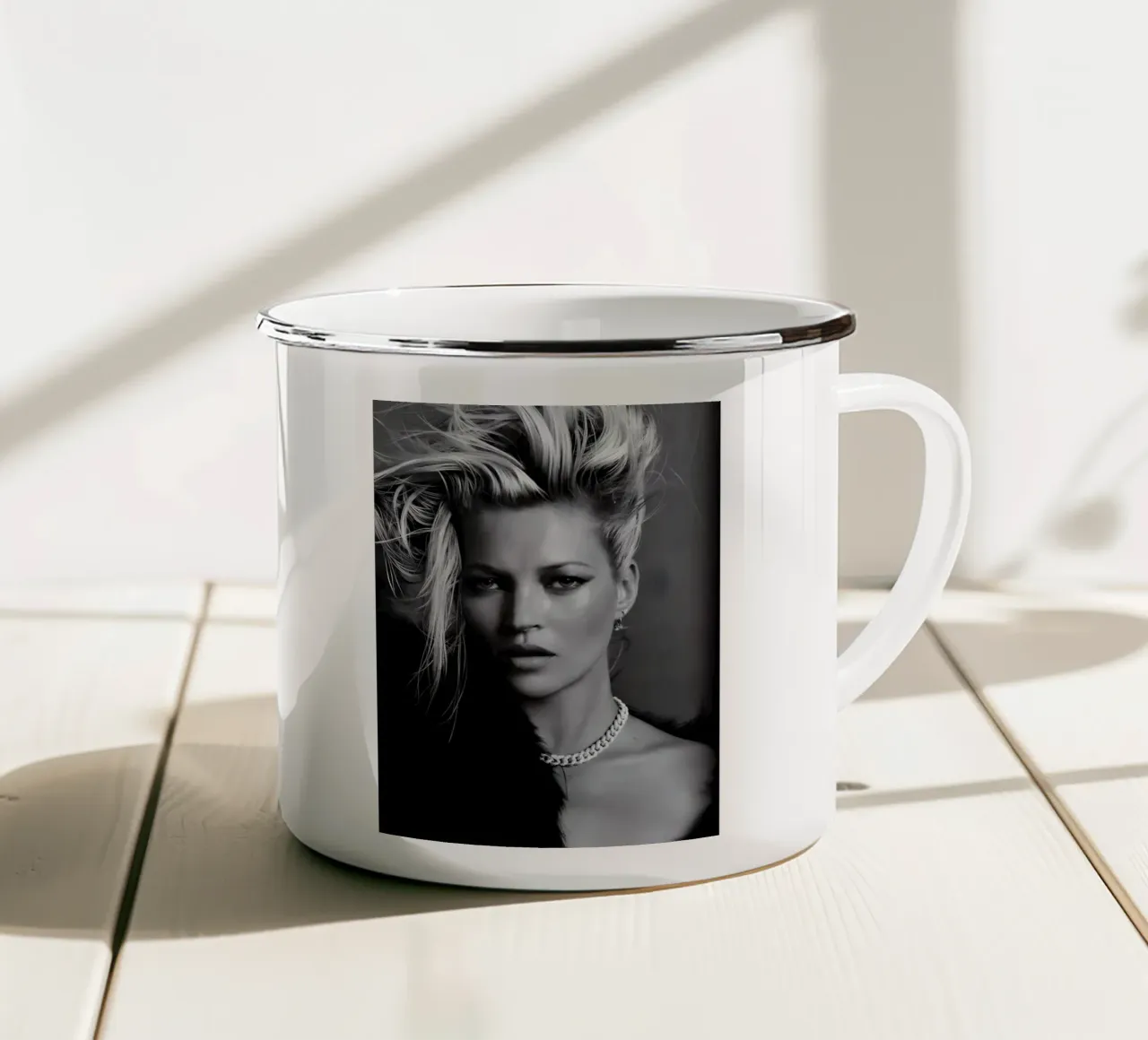 Ritratto di alta moda tazza in smalto da vintage singer