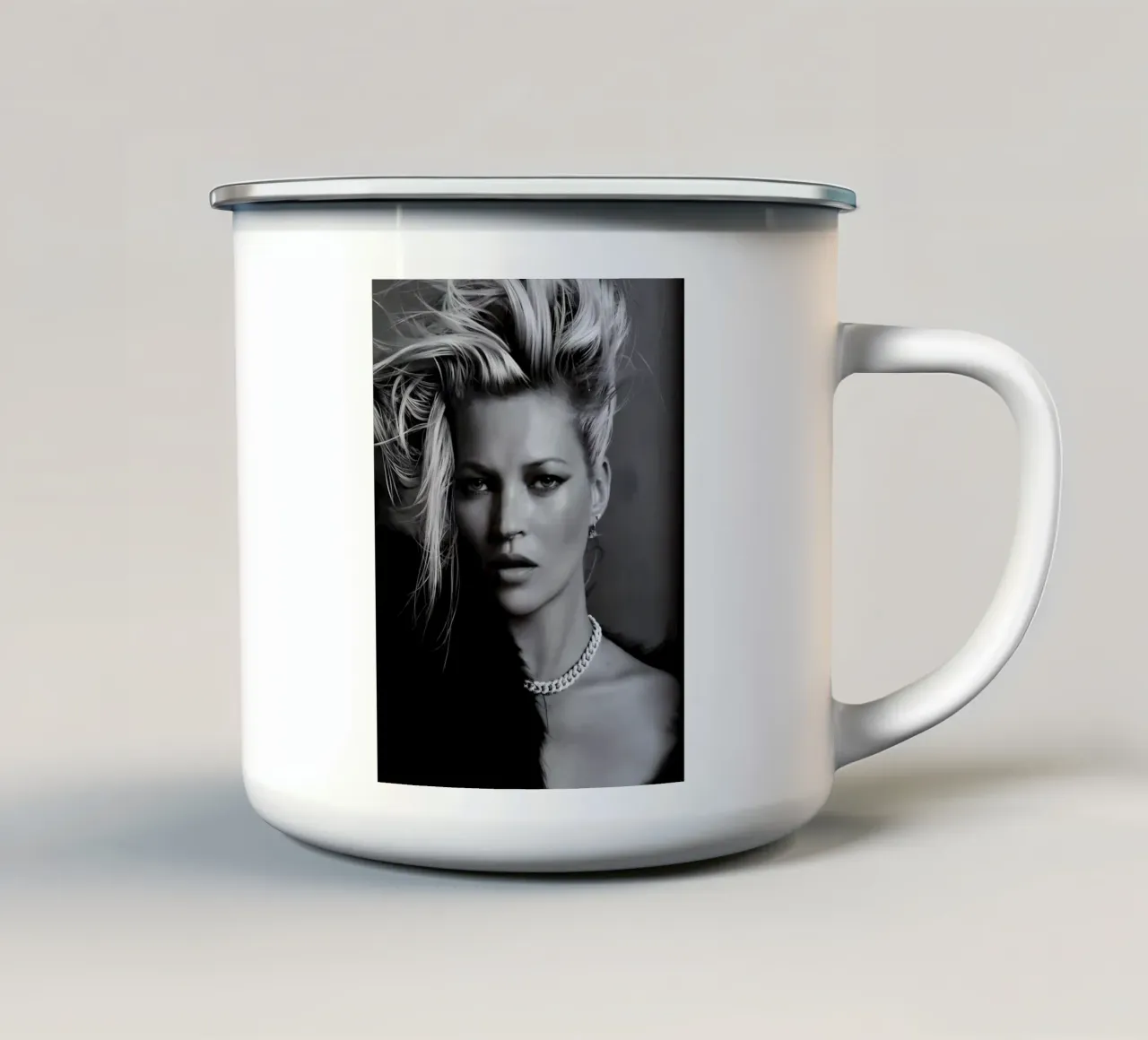 Ritratto di alta moda tazza in smalto da vintage singer