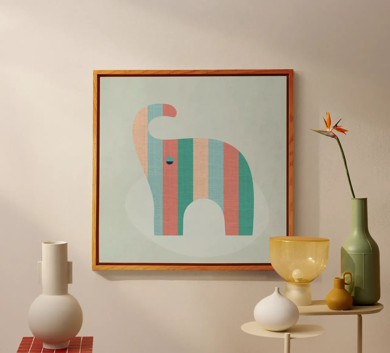 Simpatico elefante a strisce plexiglass da Kim Hubball Studio