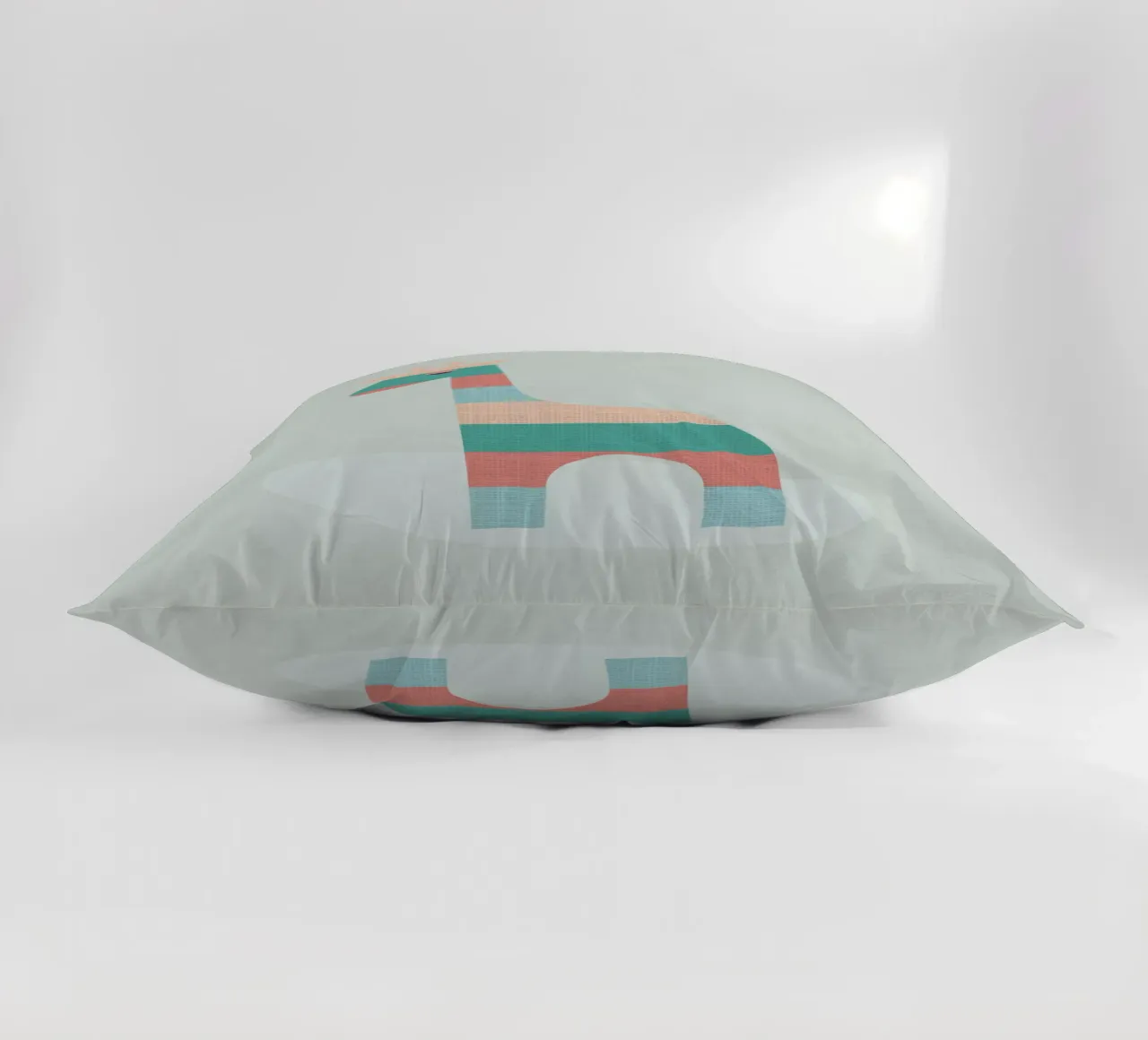 Simpatica giraffa a strisce cuscino da Kim Hubball Studio