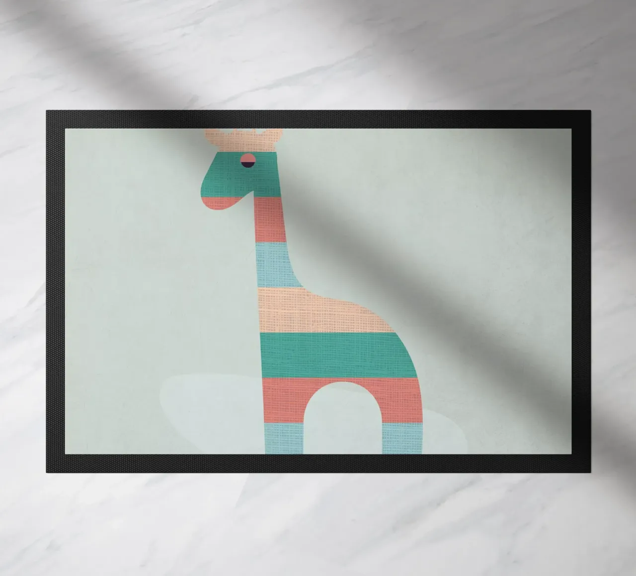 Simpatica giraffa a strisce zerbino da Kim Hubball Studio