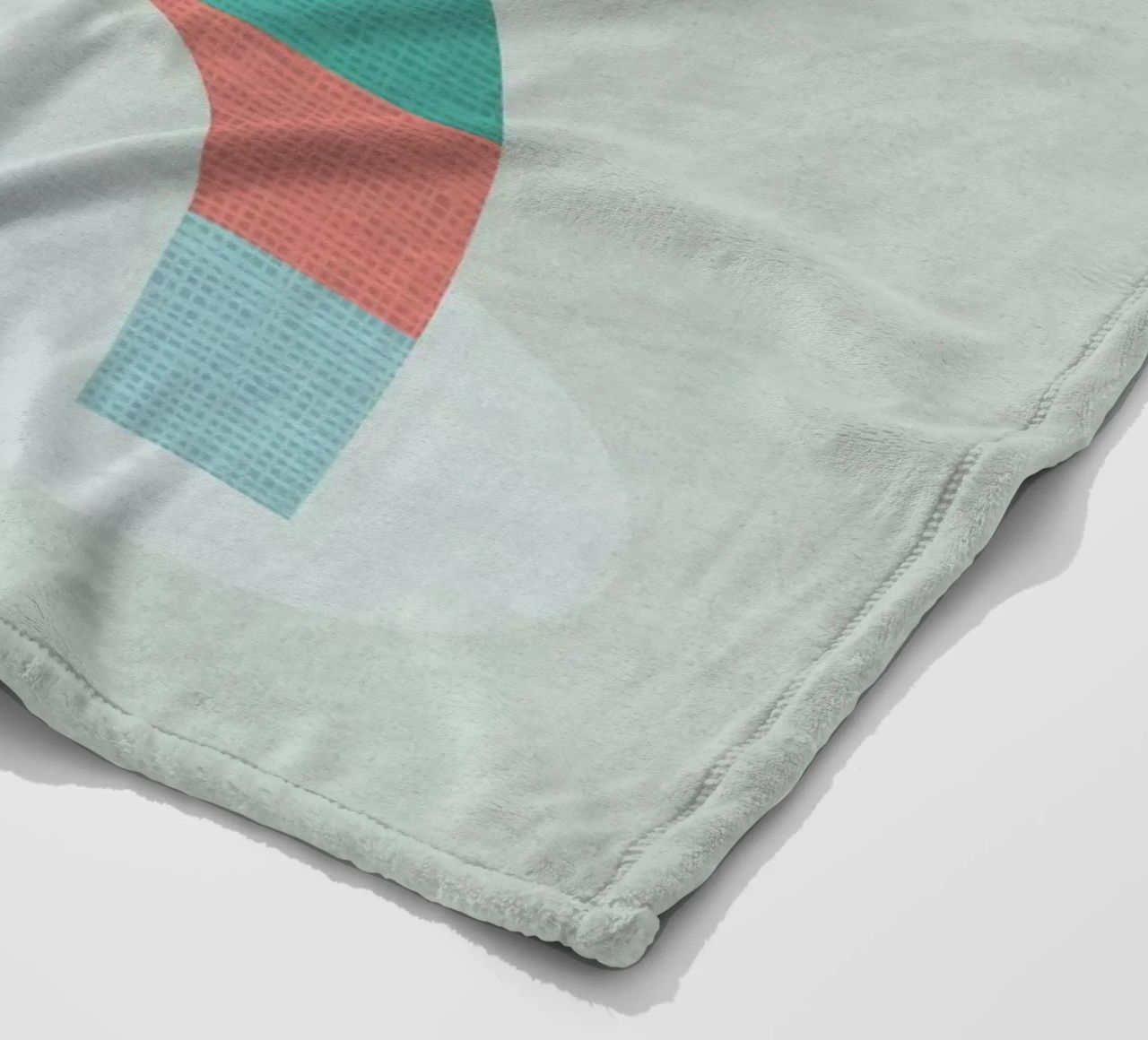Simpatica giraffa a strisce coperta in pile da Kim Hubball Studio