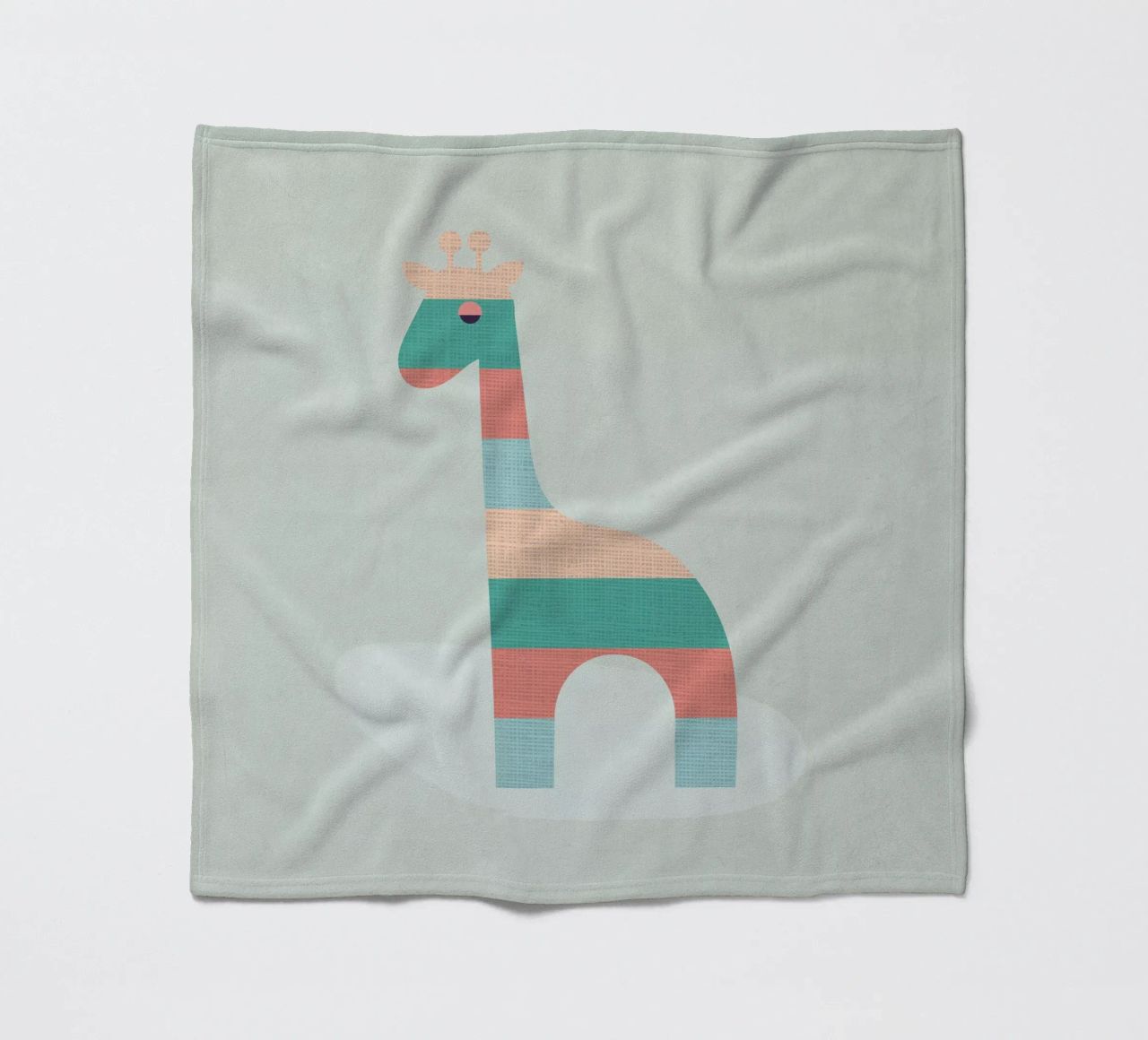 Simpatica giraffa a strisce coperta in pile da Kim Hubball Studio