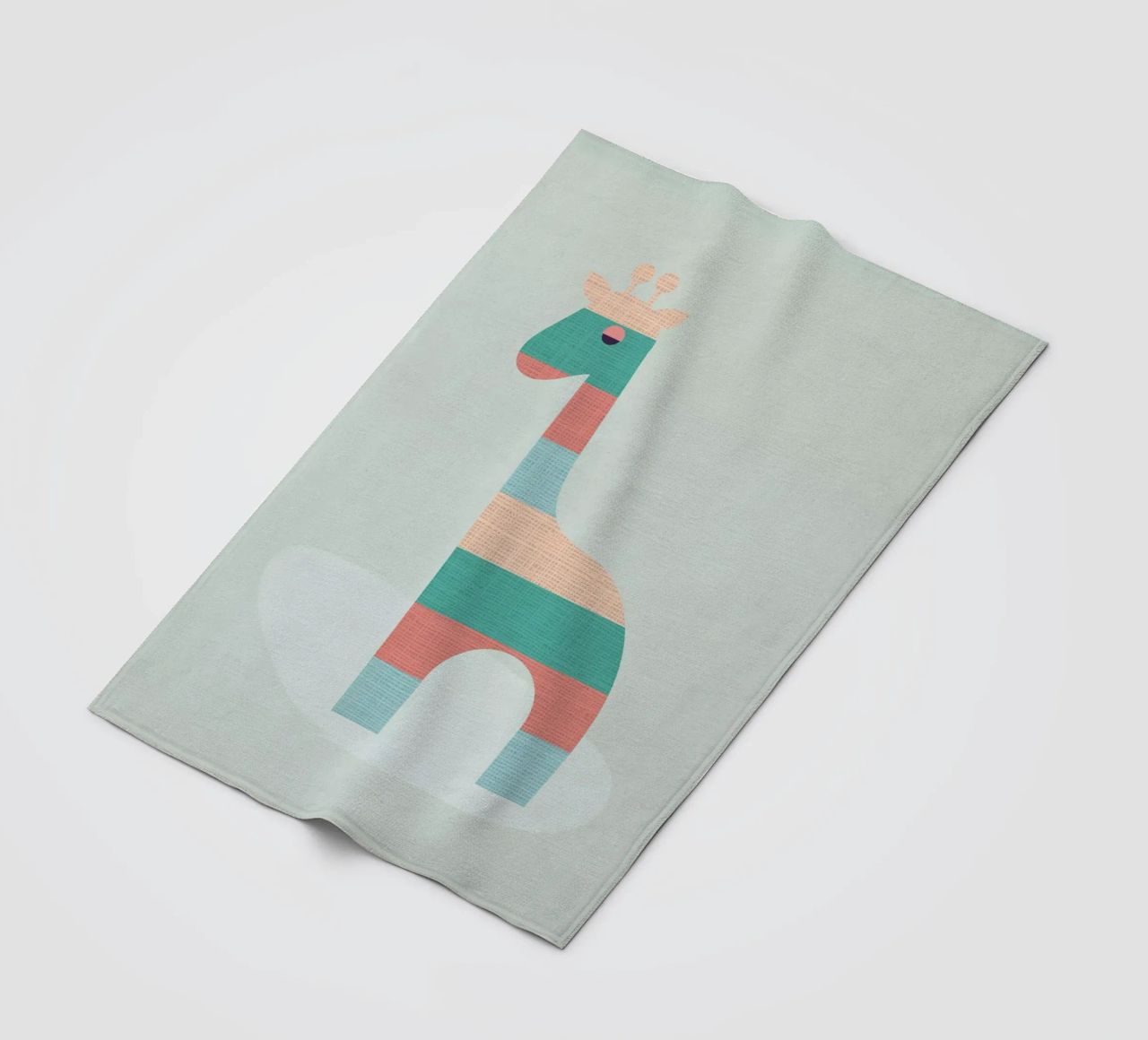 Simpatica giraffa a strisce coperta in pile da Kim Hubball Studio