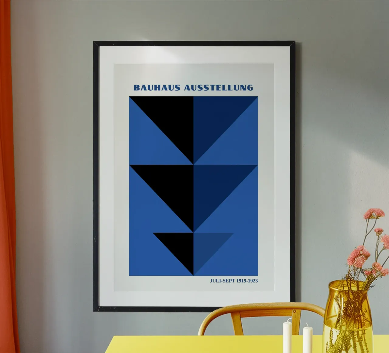 Bauhaus abstracte compositie - kobaltblauw en zwarte driehoeken hahnemühle van Grungeo