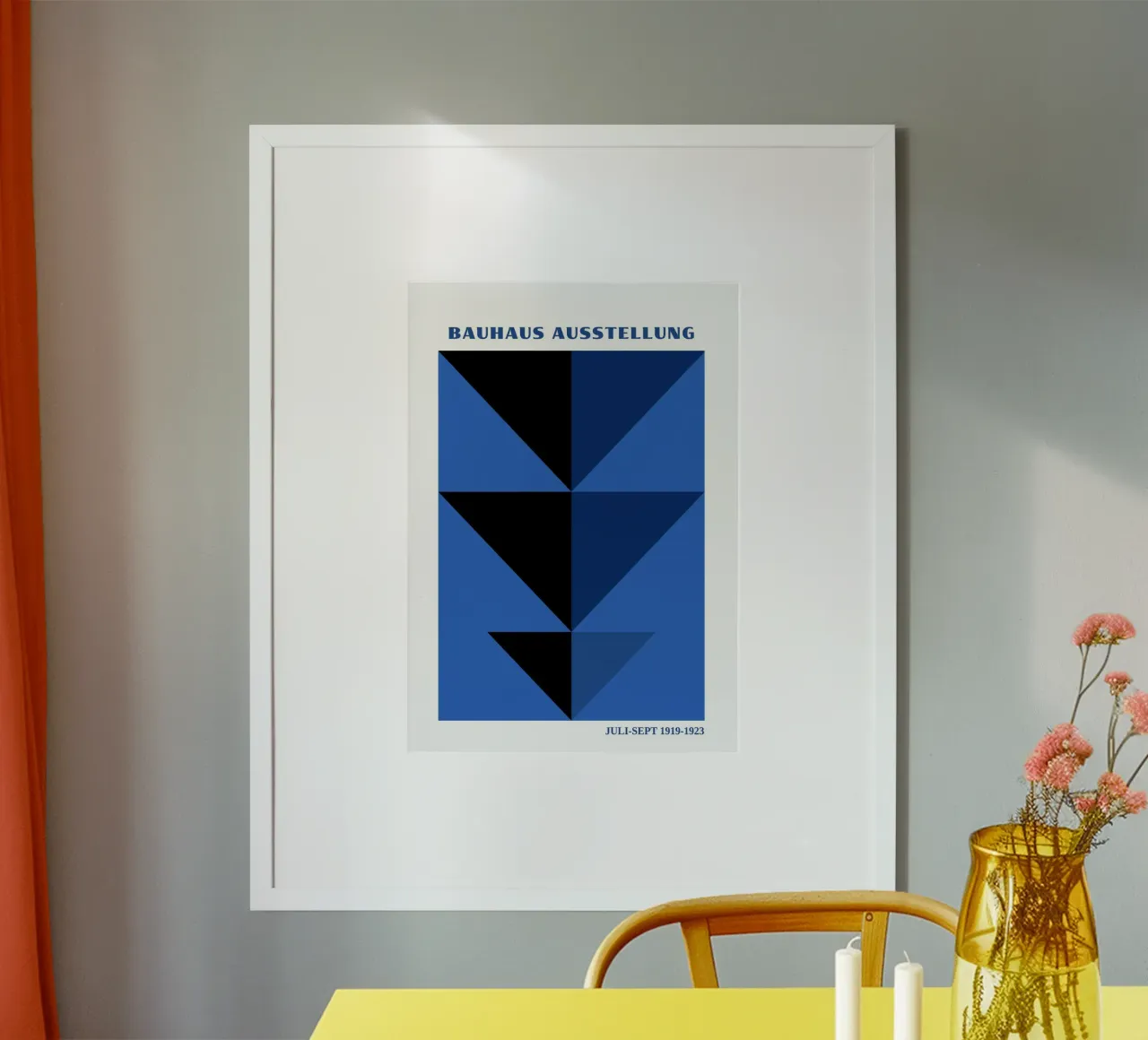 Bauhaus abstracte compositie - kobaltblauw en zwarte driehoeken hahnemühle van Grungeo
