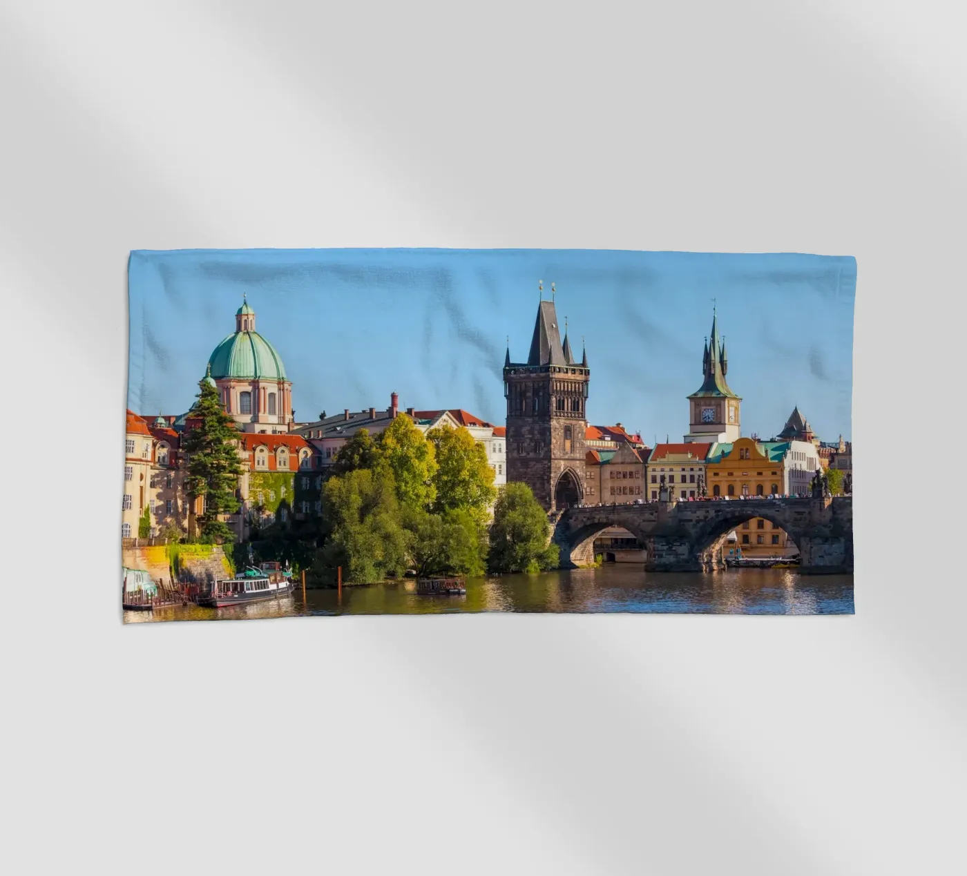 PRAG 05 strandhanddoek van Tom Uhlenberg
