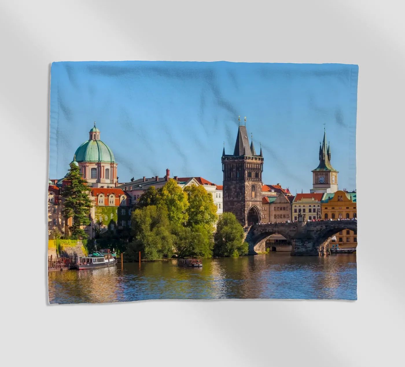 PRAG 05 strandhanddoek van Tom Uhlenberg