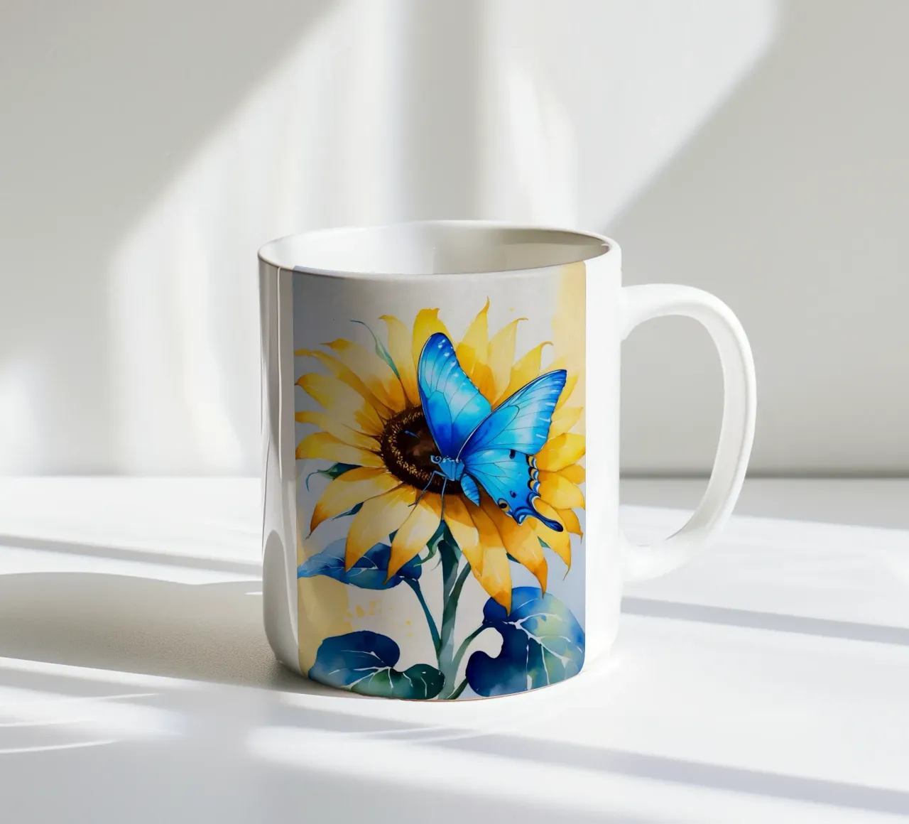 Pittura digitale di farfalla e girasole tazza in ceramica da Bloom And Brush