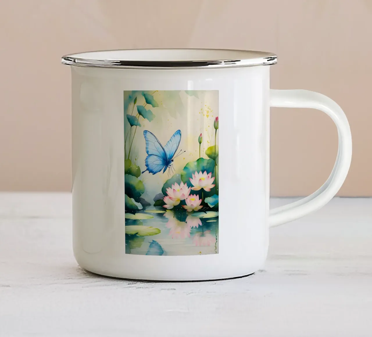 Pittura digitale di farfalla e ninfee rosa tazza in smalto da Bloom And Brush