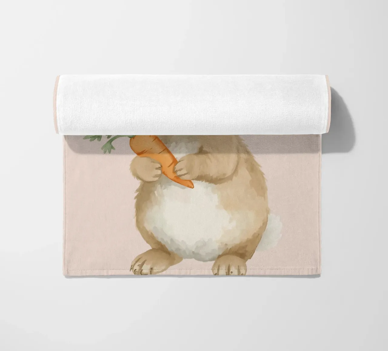 Coniglio carino con in mano una carota telo mare da DesignDoodle