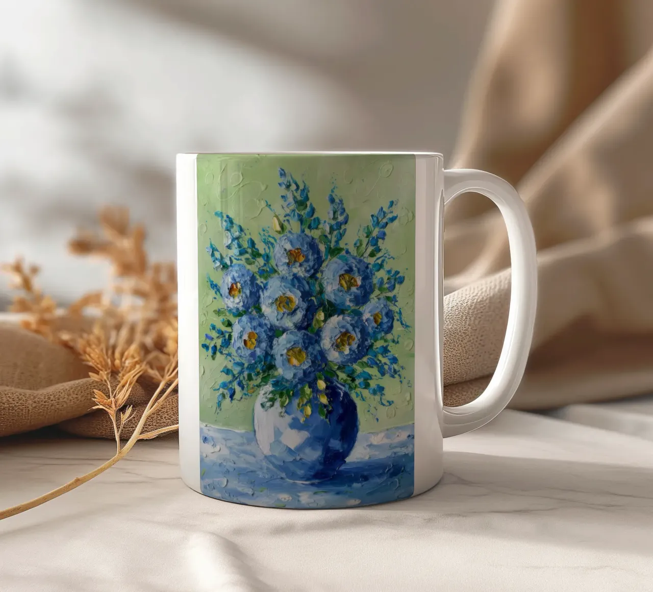 Bouquet di fiori d'azzurro tazza in ceramica da Angkasa Mist
