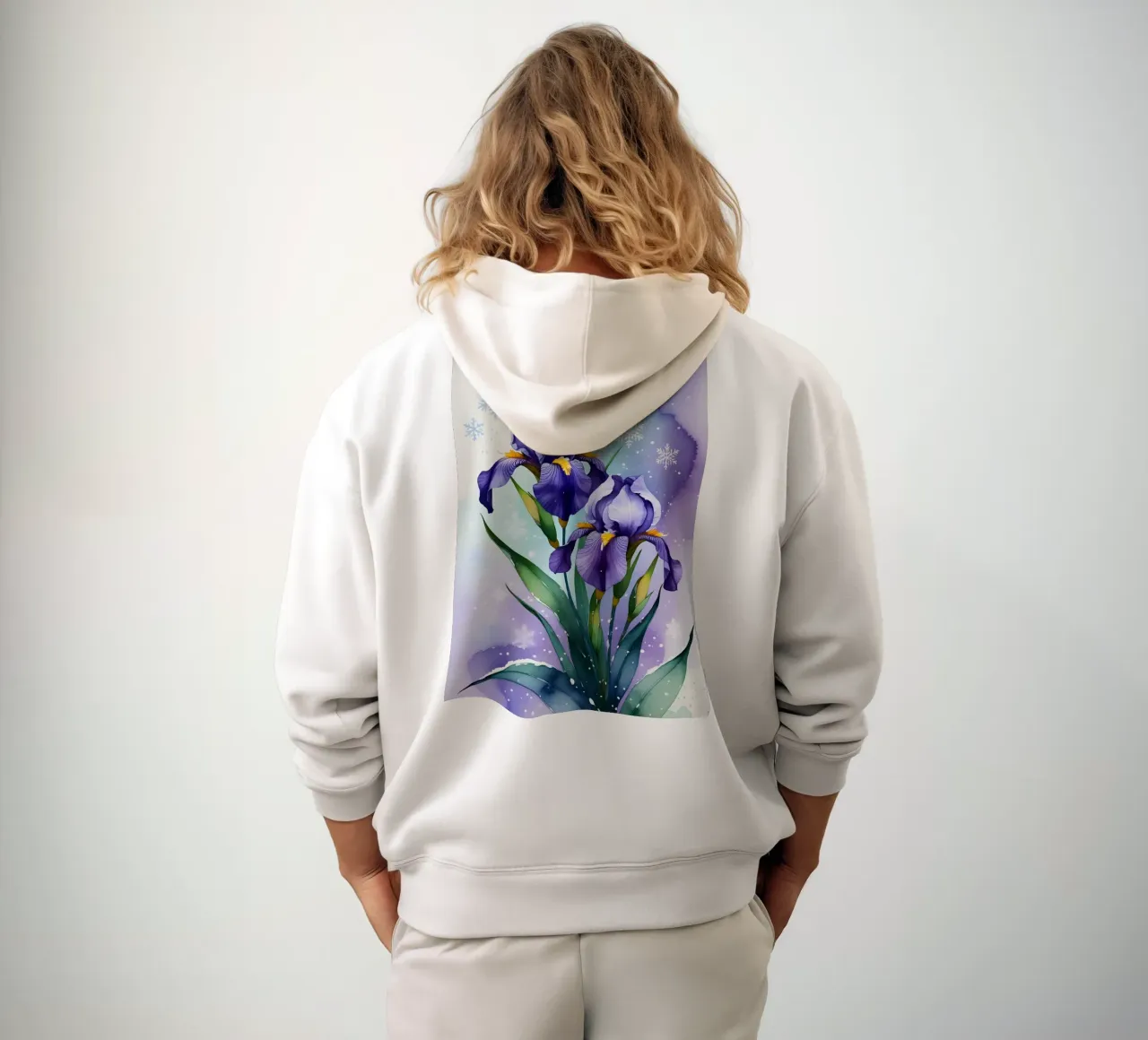 Pittura digitale di fiori di iris viola e fiocchi di neve felpa con cappuccio da Bloom And Brush