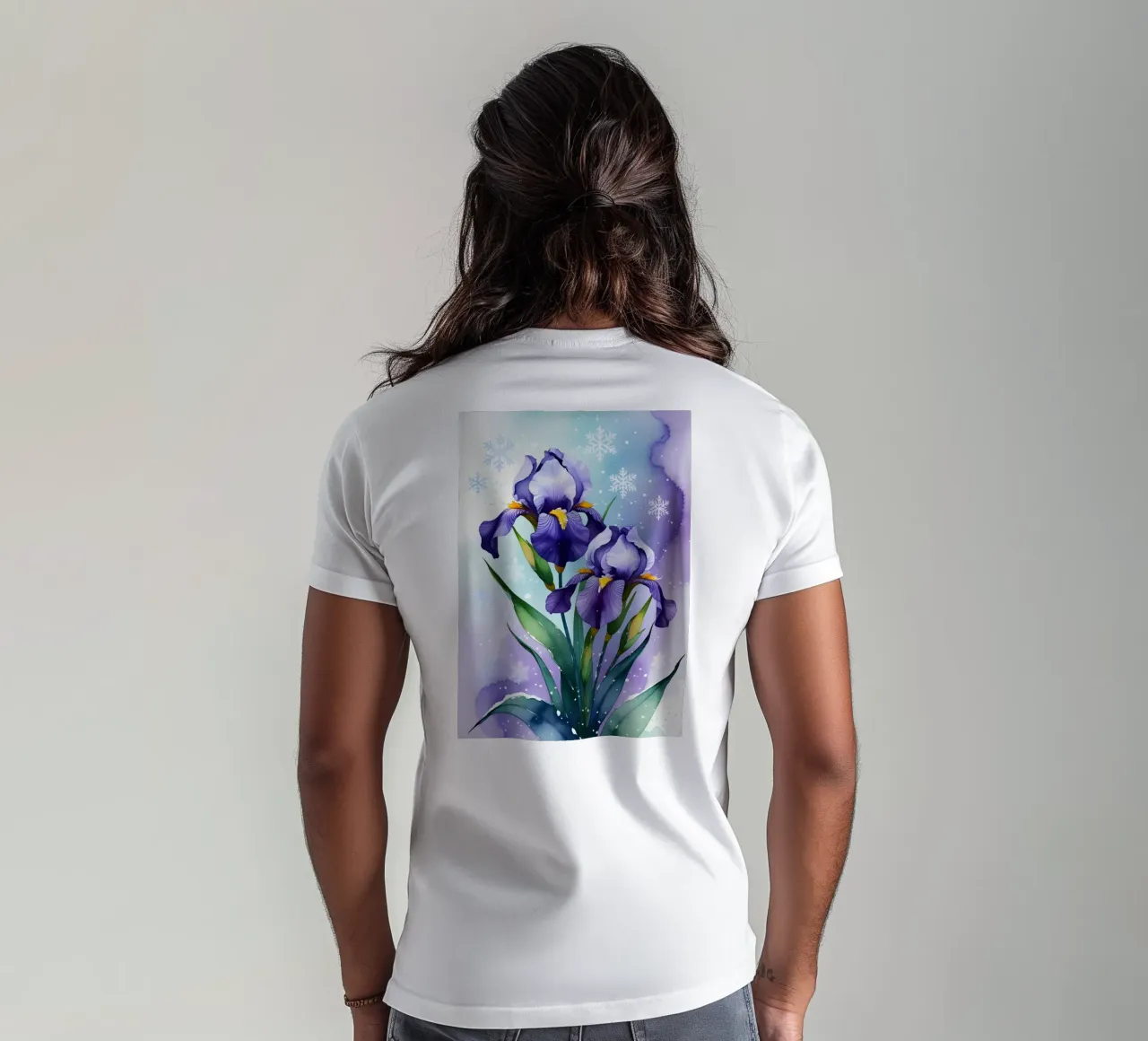 Pittura digitale di fiori di iris viola e fiocchi di neve t-shirt da Bloom And Brush