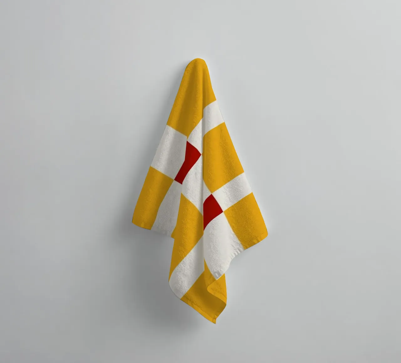 Mid Century Checks Yellow Red asciugamano da bagno da TijanaArtStudio88
