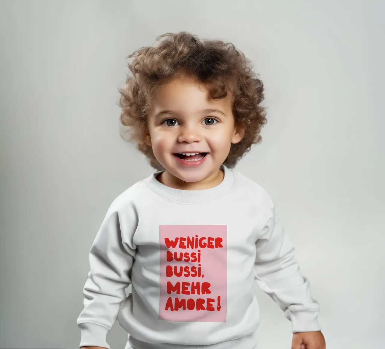 Weniger Bussi, mehr Amore – Typo Poster felpa neonato da QuooodZ by MooodzArt