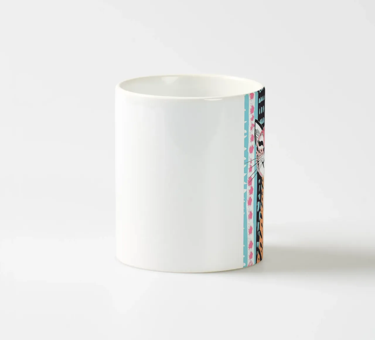Gatto sorridente con stampa leopardata tazza in ceramica da Damion Francis
