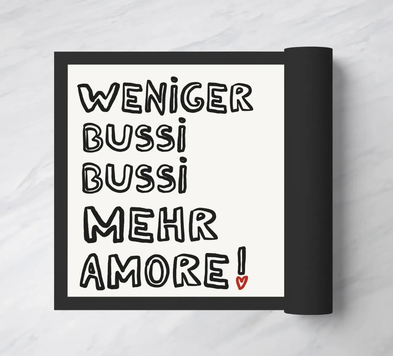 Weniger Bussi, mehr Amore – Outline Typo Poster zerbino da Studio Mooodz