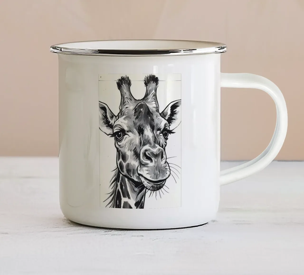 Ritratto monocromatico di giraffa tazza in smalto da Damion Francis