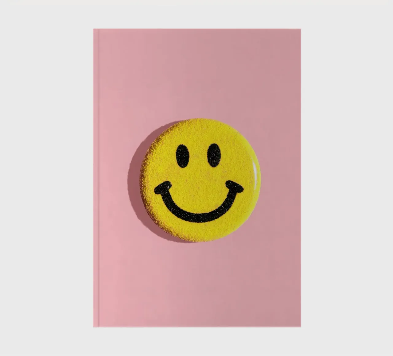 Smiley jaune Dopamine Button Flat Lay carnet de notes de Nikis Art Studio