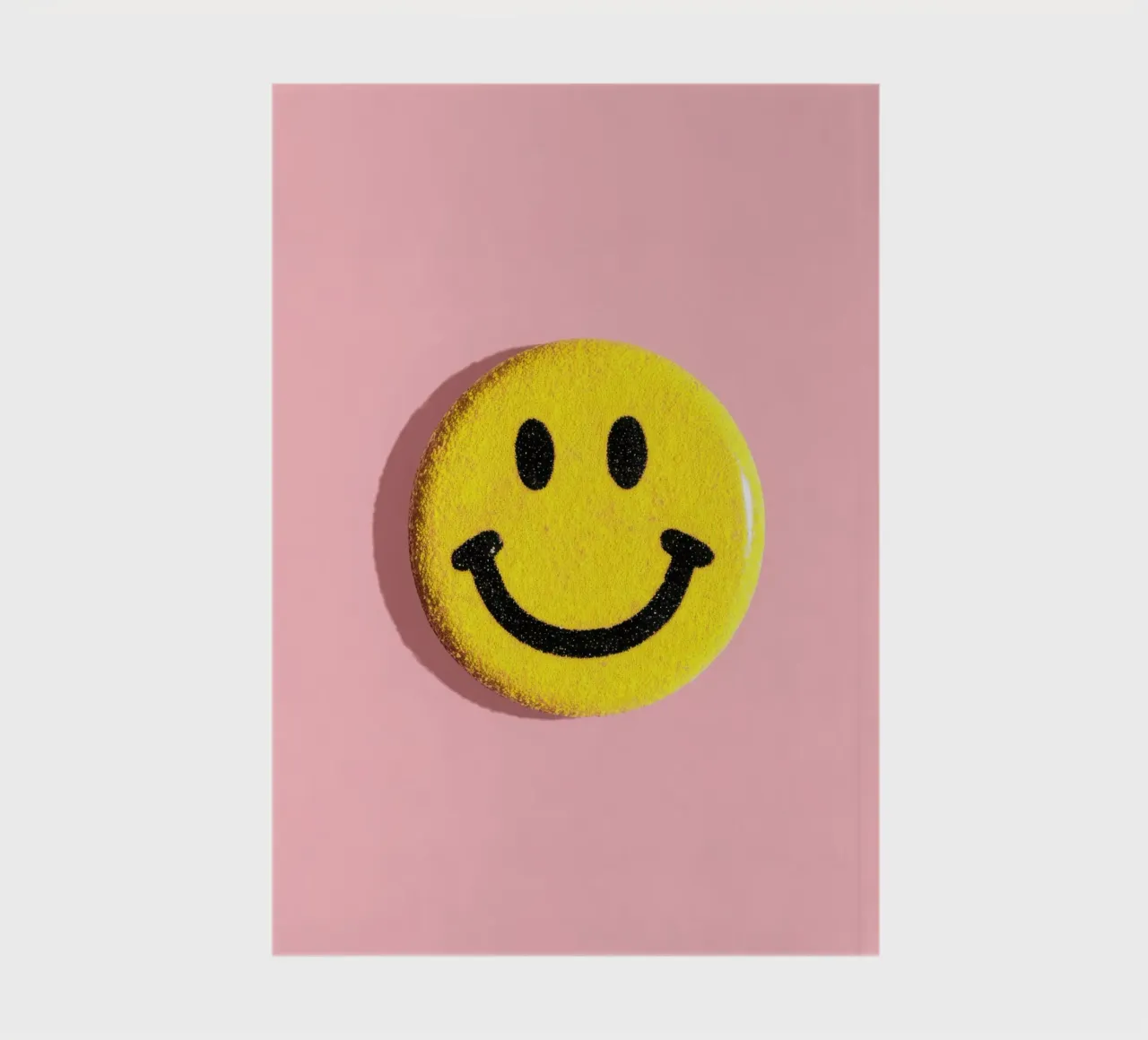 Smiley jaune Dopamine Button Flat Lay carnet de notes de Nikis Art Studio
