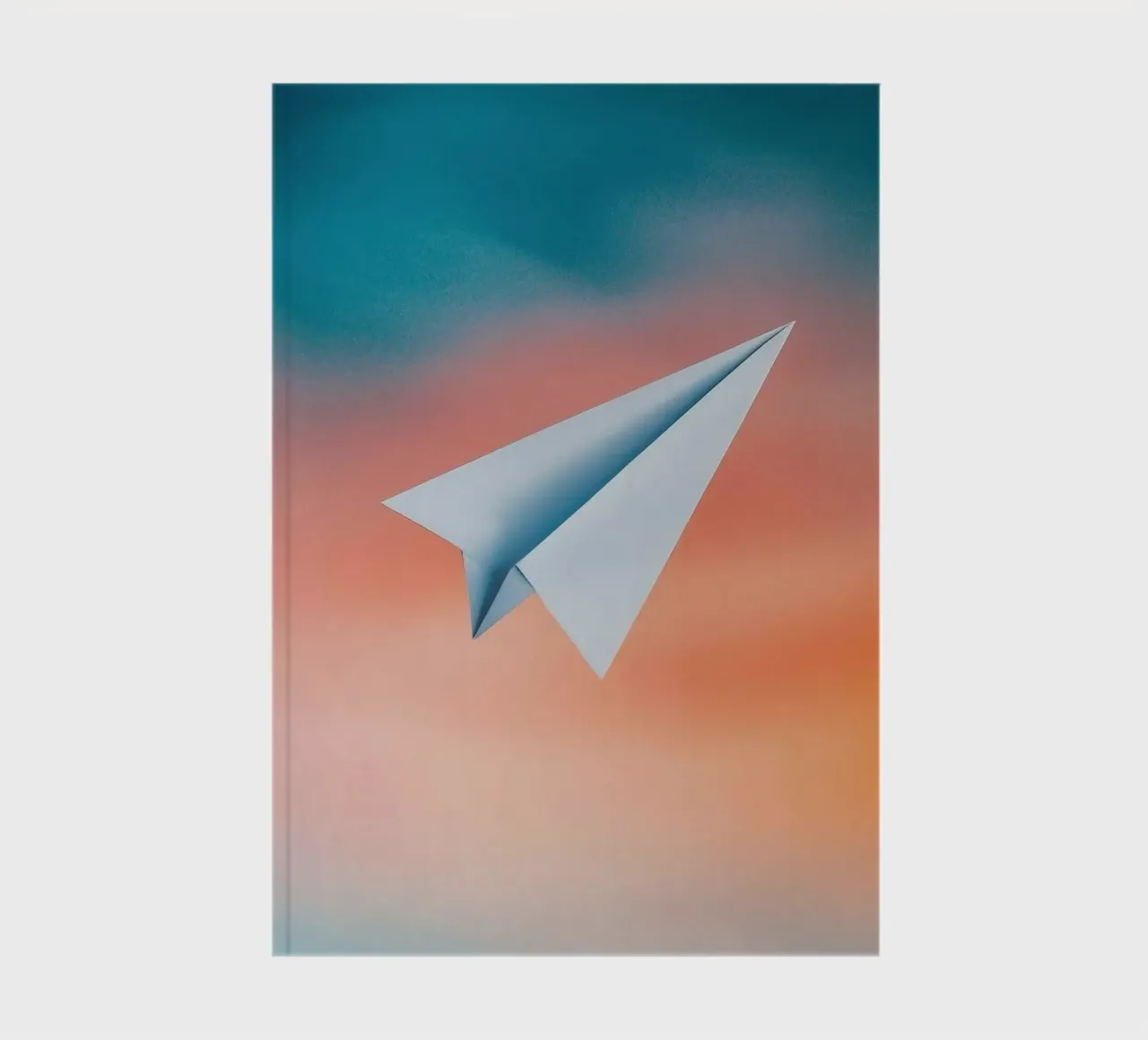 paper plane in gradient Notizbuch von scoten