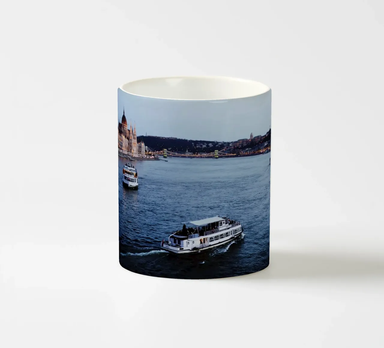 Navi sul Danubio a Budapest, Ungheria tazza in ceramica da fotokunst