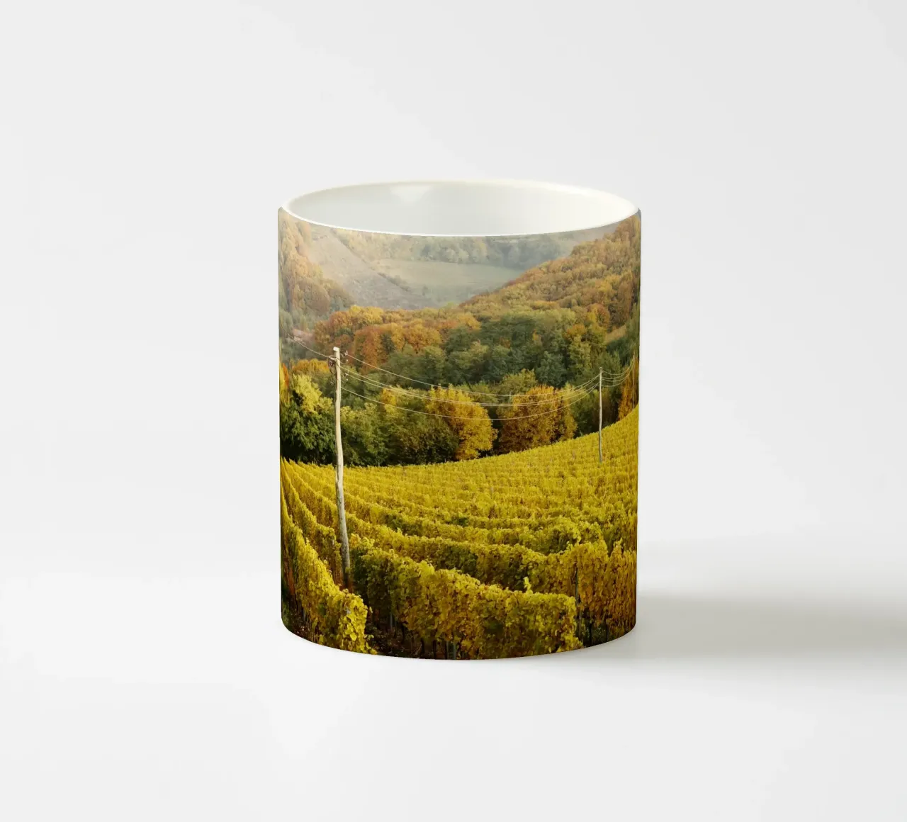 Vigneto a Gerusalemme, Slovenia tazza in ceramica da Simon Koy